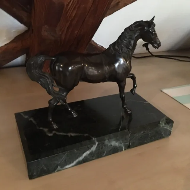 Pferd Bronze auf Marmorplatte - Breite ca. 30,0 cm - Kopfhöhe ca. 20,0 cm
