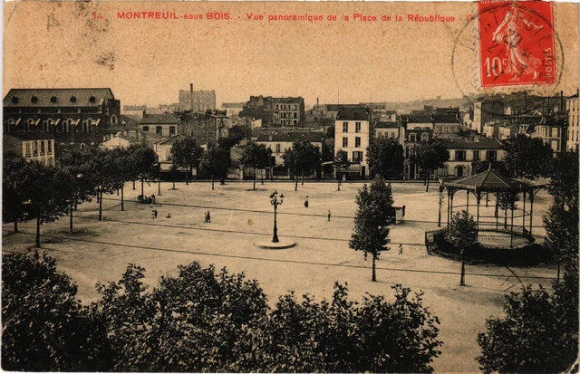 CPA MONTREUIL-under-WOOD - panoramic view of Place de la République (740308)