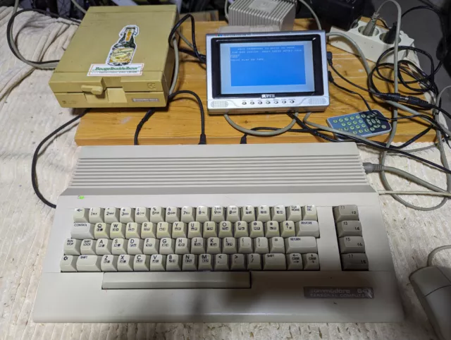 Commodore C64c mit Floppylaufwerk Maus Joystick Disketten