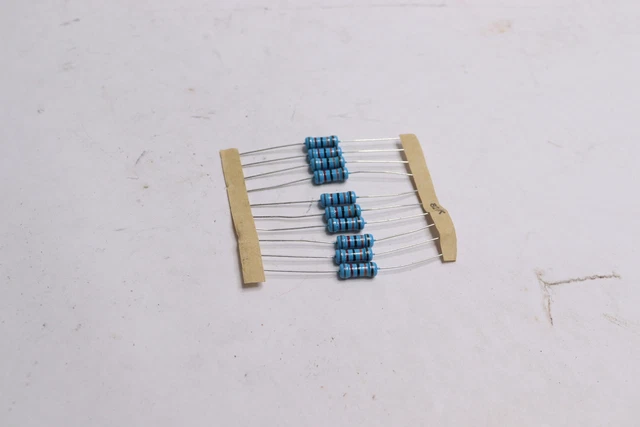(10-Pk) Metal Film Resistor 820k Ohm 1/4W 1% 83-1136