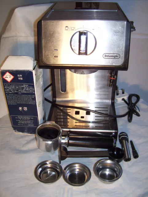 DeLonghi COFFEE MACHINE. EASY SERVING ESPRESSO. ECP35.31. & ACCESSORIES.