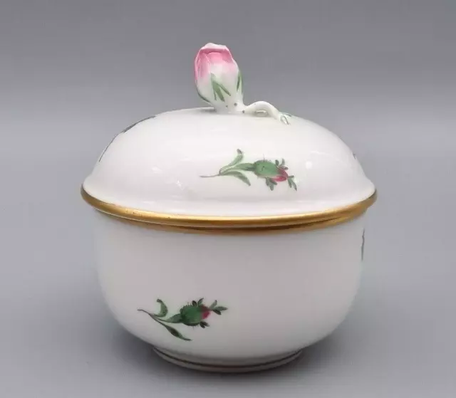 Meissen Porzellan Deckeldose Bonboniere, Rote Rose, floral, Blumen, pl. Knospe