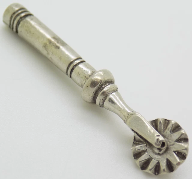 Vintage IN Argento Massiccio Italiano Fatto Casa Delle Bambole Pasta Cutter Per
