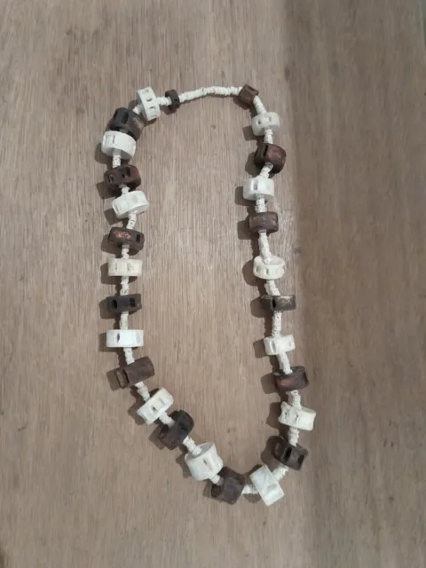Ancien collier artisanal en bois et os collection old necklace bones Indonésie