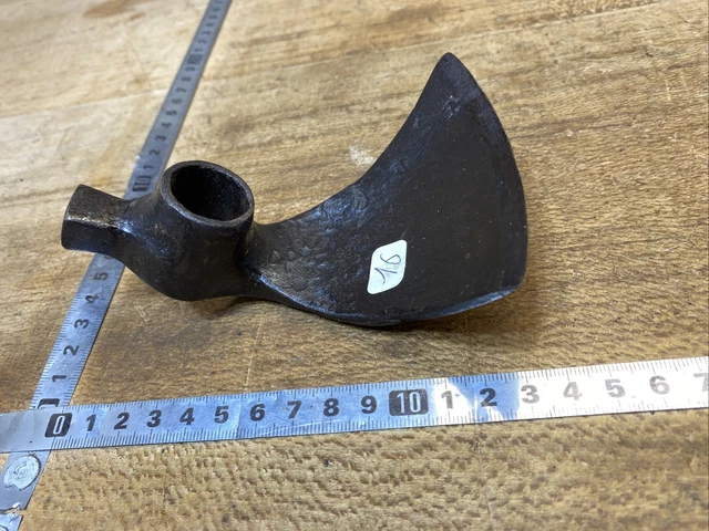 Anciens Outils De Sabotier Avec Une Paire De Sabots - Collection Vieux Métiers - France