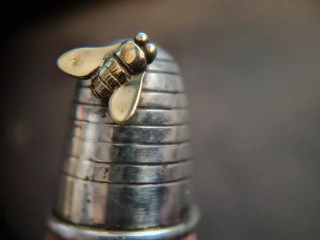 STERLING SILVER HONEY BEE THIMBLE. HALLMARKED, Made by C&CC