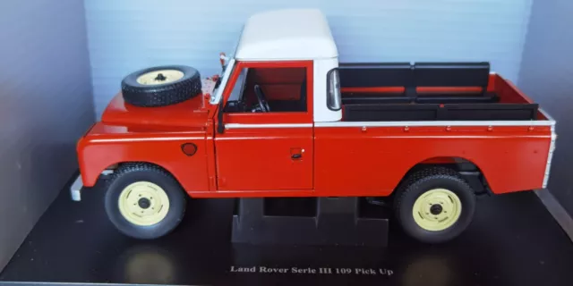 4405 LAND ROVER 109 SERIE 3 Pick Up 1/18 eagle collectibles