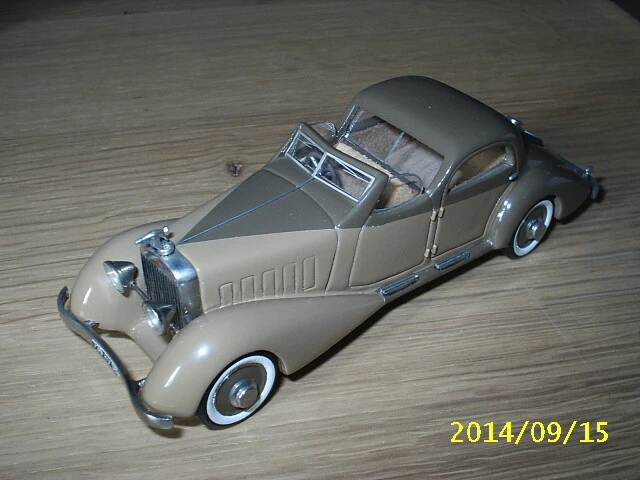 FORD COMÈTE 1953 marque  MA COLLECTION  C BRIANZA 1/43 résine montée