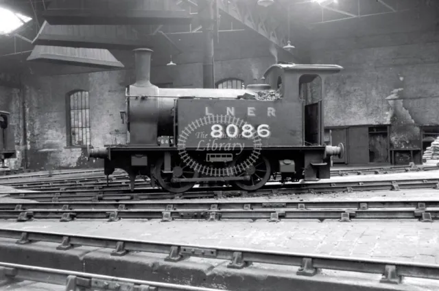 PHOTO LNER London &North Eastern Railway Steam Locomotive Y7 8086 Tyne Dock 1947