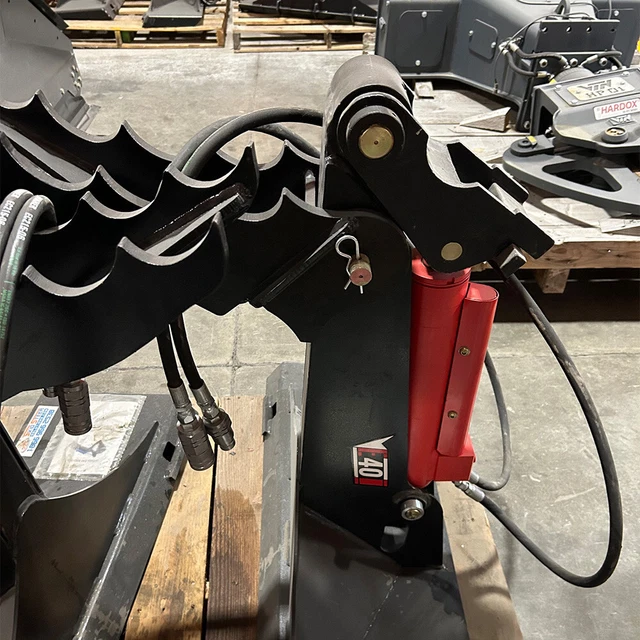 E40 Mini Skid Steer Backhoe (Thumb Only) | Eterra - Closeout