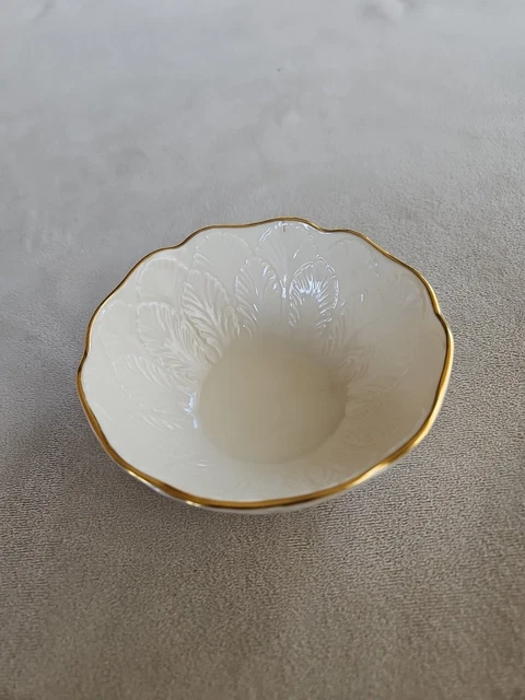 Lenox USA Ivory Sculpted Leaves Bon Bon Dish Bowl Greenfield Collection Gold Rim