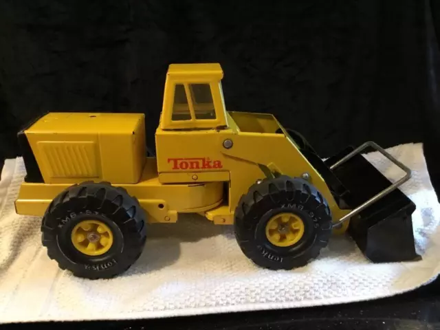 Vintage truck Tonka Diesel Front End Loader XMB-975 1970's Pressed Steel Yellow