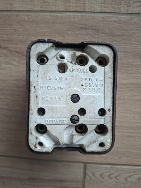 ANCIEN DISJONCTEUR EN Bakelite 15 A 250 433 V Eclairage Deco Loft Indus ...