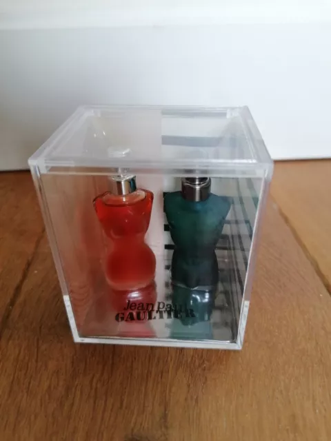 Coffret Miniatures de parfum Jean-Paul GAULTIER.