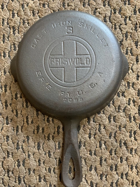 VINTAGE GRISWOLD NO. 3 LARGE LOGO SMOOTH BOTTOM CAST IRON SKILLET 709 - Flat