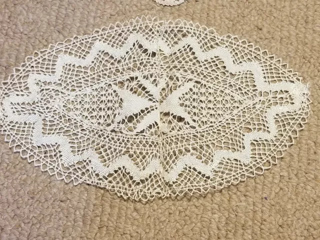 Antique Vintage Handmade bobbin Lace Vase Mat Doily 10" oval maltese cross