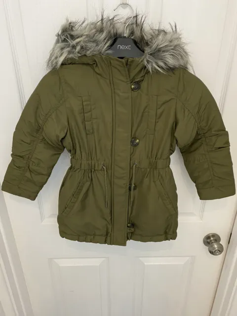 NUOVO cappotto antipioggia verde cachi Next bambine 7 anni foderato con cappuccio pelliccia sintetica