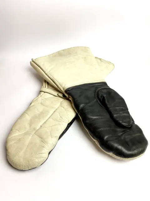 Vintage Leather Sherpa Lined Motorcycle Gauntlets Mittens Gloves Black & White