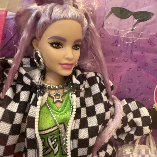 Mattel - Barbie Extra Doll 15 styling pieces with Racecar Jacket & dog #18