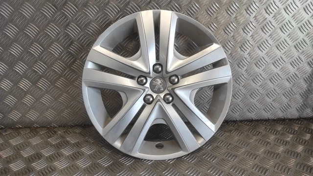 Enjoliveur Peugeot 16 Pouces - Occasion - Couleur Grise - Avec Trace D'impact (coup De Trottoir)