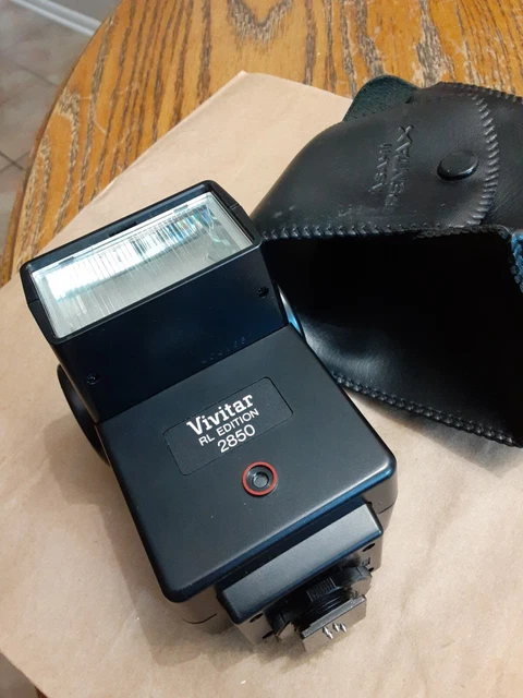 Vivitar RL Edition 2850 Camera Flash With a Case Tested And Works Great