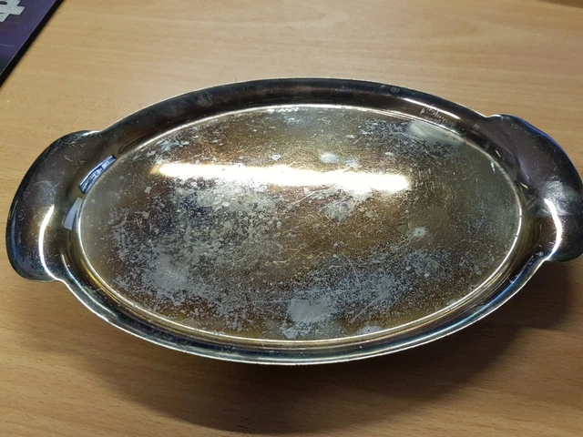Plat ovale à décor repoussé en argent sterling - Plata de ley