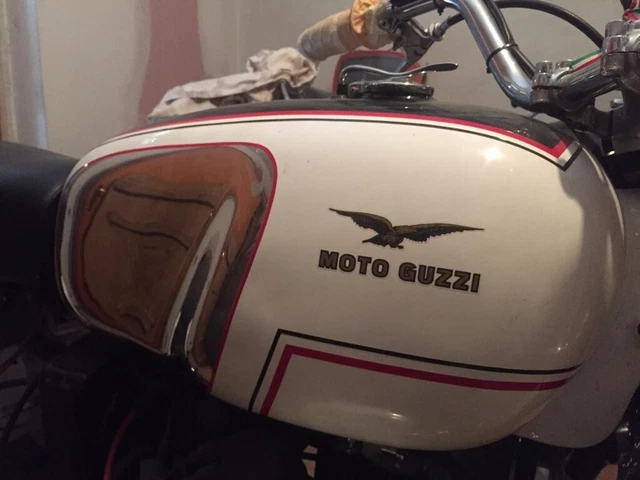 Moto Guzzi V7 700 anno 1970, completamente restaurata meccanica e carrozzeria Moto Guzzi V7 700 anno 1970, completamente restaurata meccanica e carrozzeria