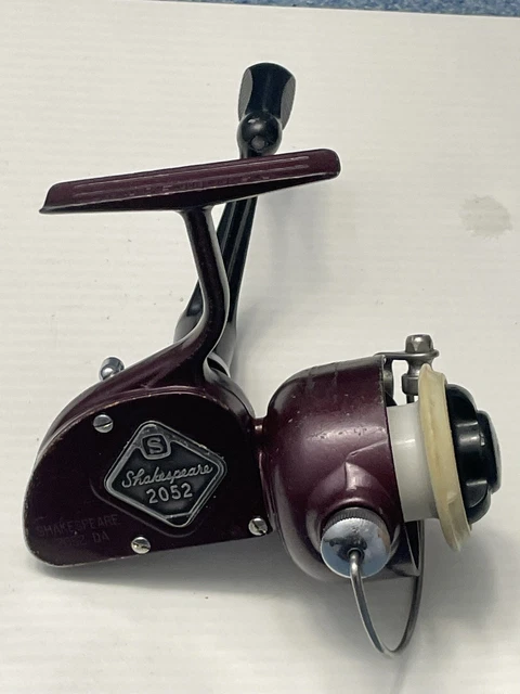 VINTAGE SHAKESPEARE 2052 DA UltraLight Spinning Reel - USA 1970
