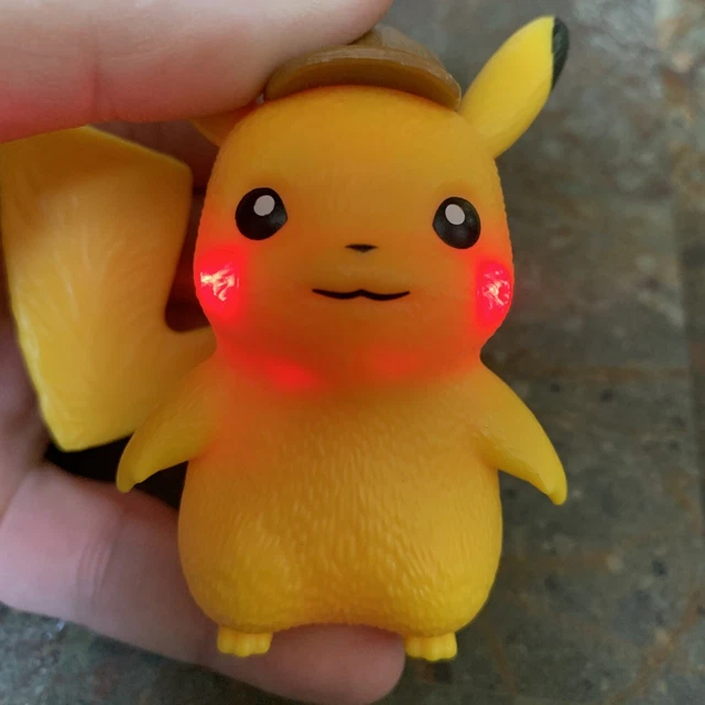 DETECTIVE PIKACHU POKÉMON From BURGER KING LightUp Cheeks 3” Toy