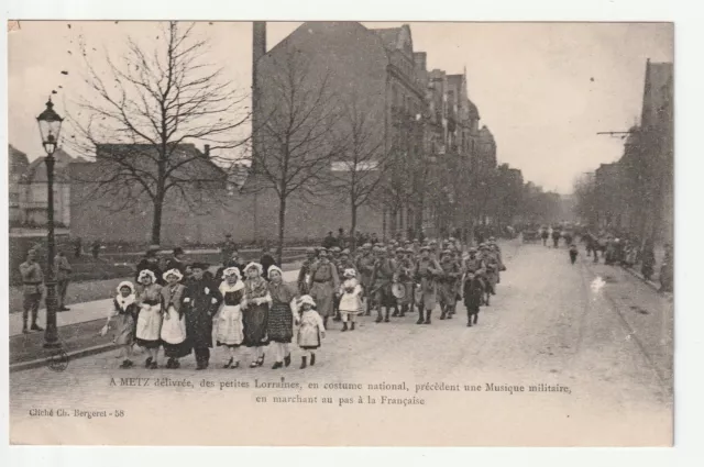 METZ  - Moselle - CPA 57 - Militaire - Metz délivrée Petites lorraines & musique
