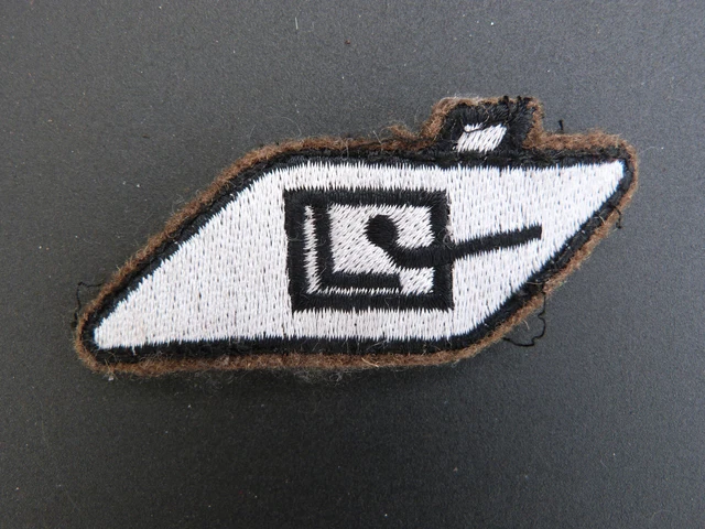 ORIGINAL INSIGNE MILITAIRE Regiment De Marche Du Tchad Tres Bon Etat ORIGINAL INSIGNE MILITAIRE Regiment De Marche Du Tchad Tres Bon Etat