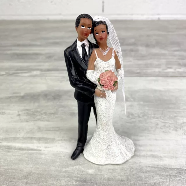 Couple de mariés de couleur en résine, haut. 12 cm, Figurine métisse noir pour p