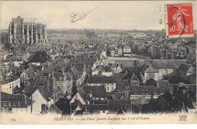 60 - cpa - BEAUVAIS - La place Jeanne Hachette bird's eye view (i 486)