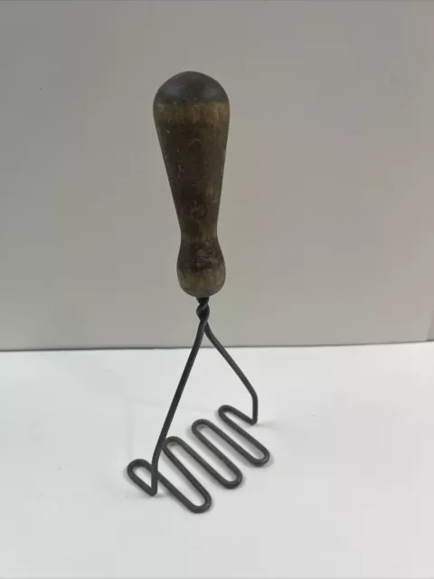 VTG Primitive Twisted Wire Potato Vegetable Masher Wooden Handle Kitchen Tool