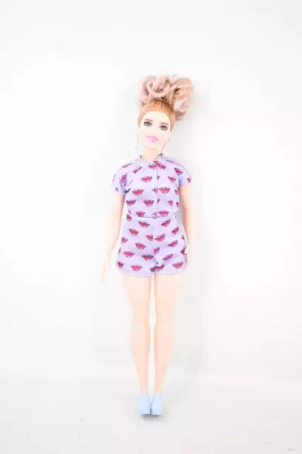 Bambola Barbie Curvy Vestito Viola Con Abci Rossi