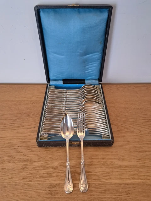 12 Couteaux à Entremets Argentés Louis XV - XXe, Coffret Inclus, Très Bon état