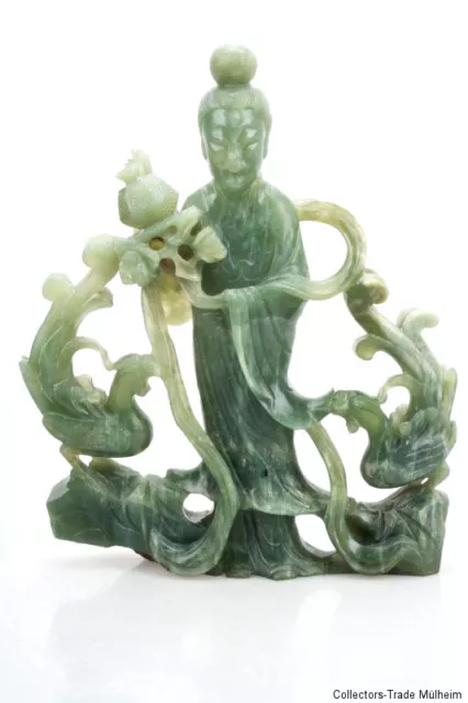 China 19. Jh. A Chinese Jadeite Carving of a Maiden Immortal Cinese Chinois