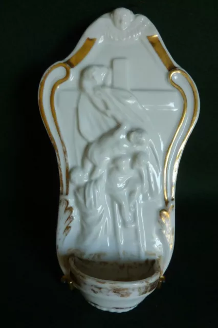 Très beau bénitier en porcelaine, XIXème, 21.5 cms