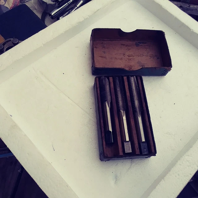 😍Antique original box...standard tool company high speed tap set