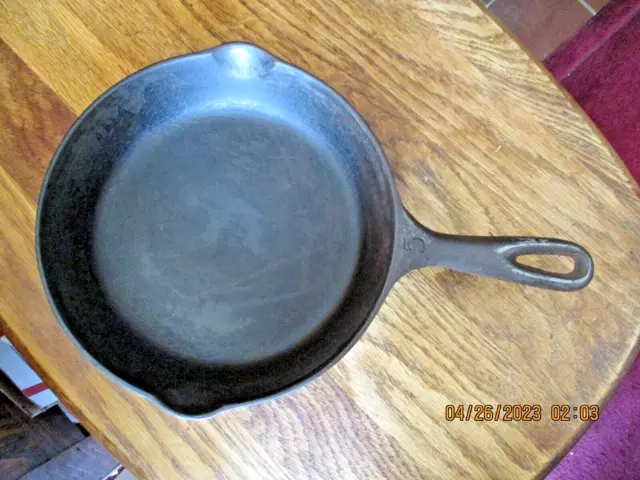 VOLLRATH Cast iron skillet No.5 heat ring,sits flat