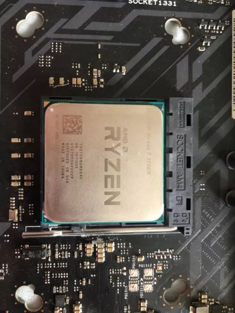 ROG CROSSHAIR VI HERO + AMD Ryzen 7 2700X 3