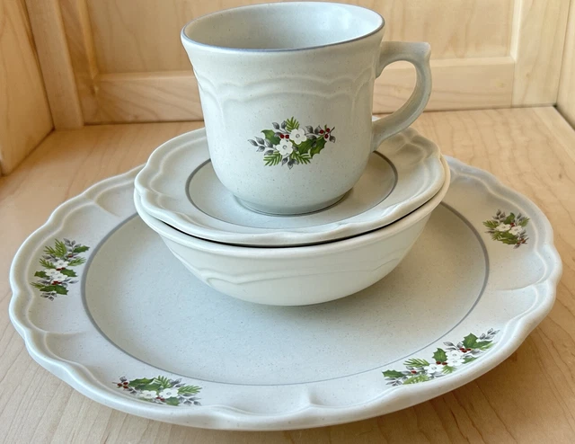 Pfaltzgraff deals christmas heirloom