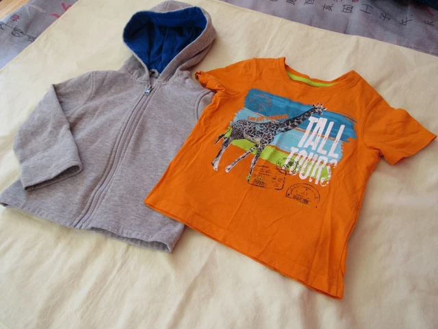ENSEMBLE SWEAT CAPUCHE C A ET T SHIRT C A GARCON 4 ans OCCASION