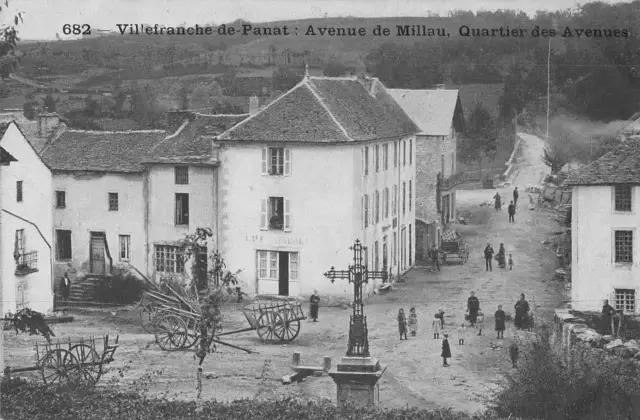 Cpa 12 Villefranche De Panat Avenue De Millau Quartier Des Avenues