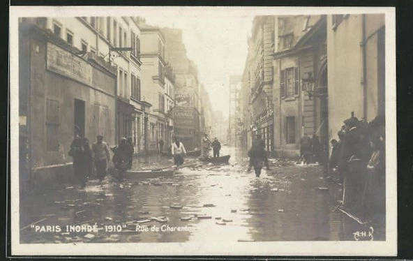 CPA Paris, Inondation 1910, Rue de Charenton, vue de la rue