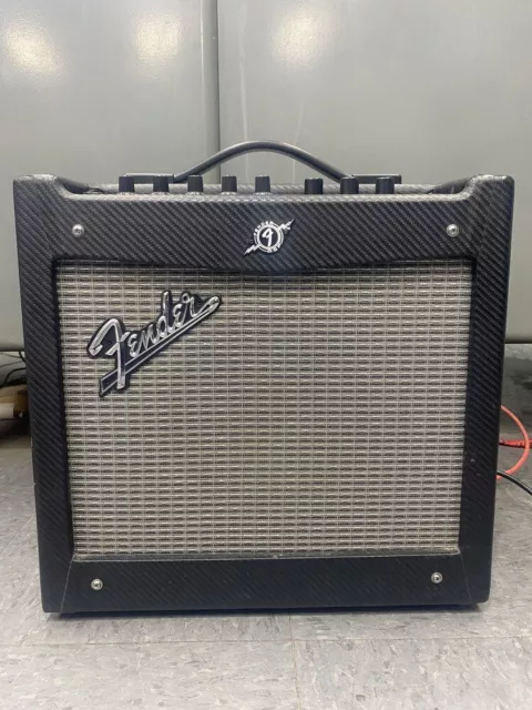 Fender Mustang I Solid State Guitar Modeling Amp