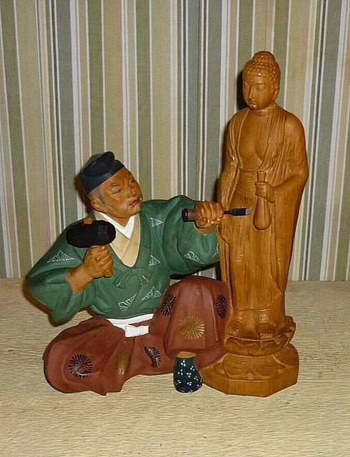 Large Hakata Urasaki Clay statue of a Master sculpture creating a Buddha