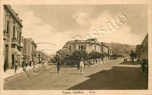 Cartolina di Reggio Calabria, vigile urbano a un bivio