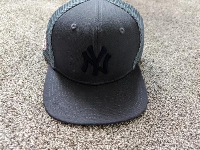 New York Yankees New Era Adjustable Snapback Unisex Flat Bill Hat - Gray