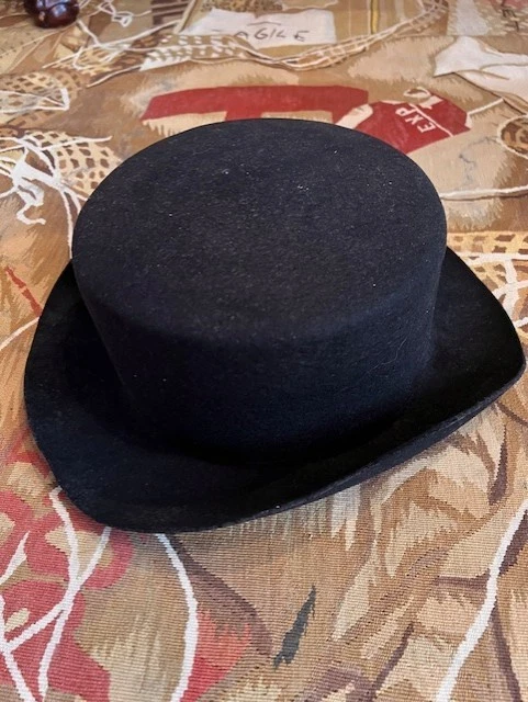 帽子 worlds end bowler hat vivienne westwood Vivienne Westwood's Worlds End Bowler Hat worlds end bowler hat